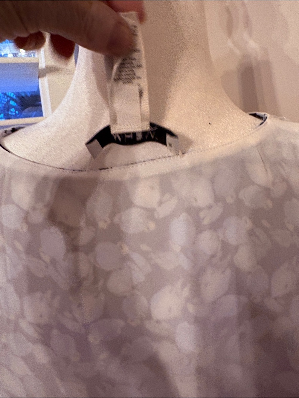 White House Black Market Reversible Sleeveless V-Neck Printed Blouse - - Picture 7 of 11
